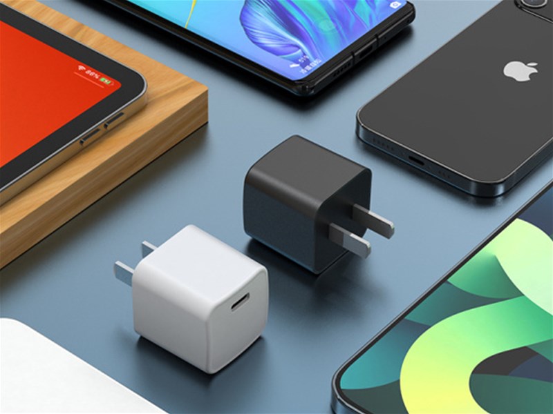 What is the experience of using a charger with 20W charging speed in the size of Apple's 5W charging head?